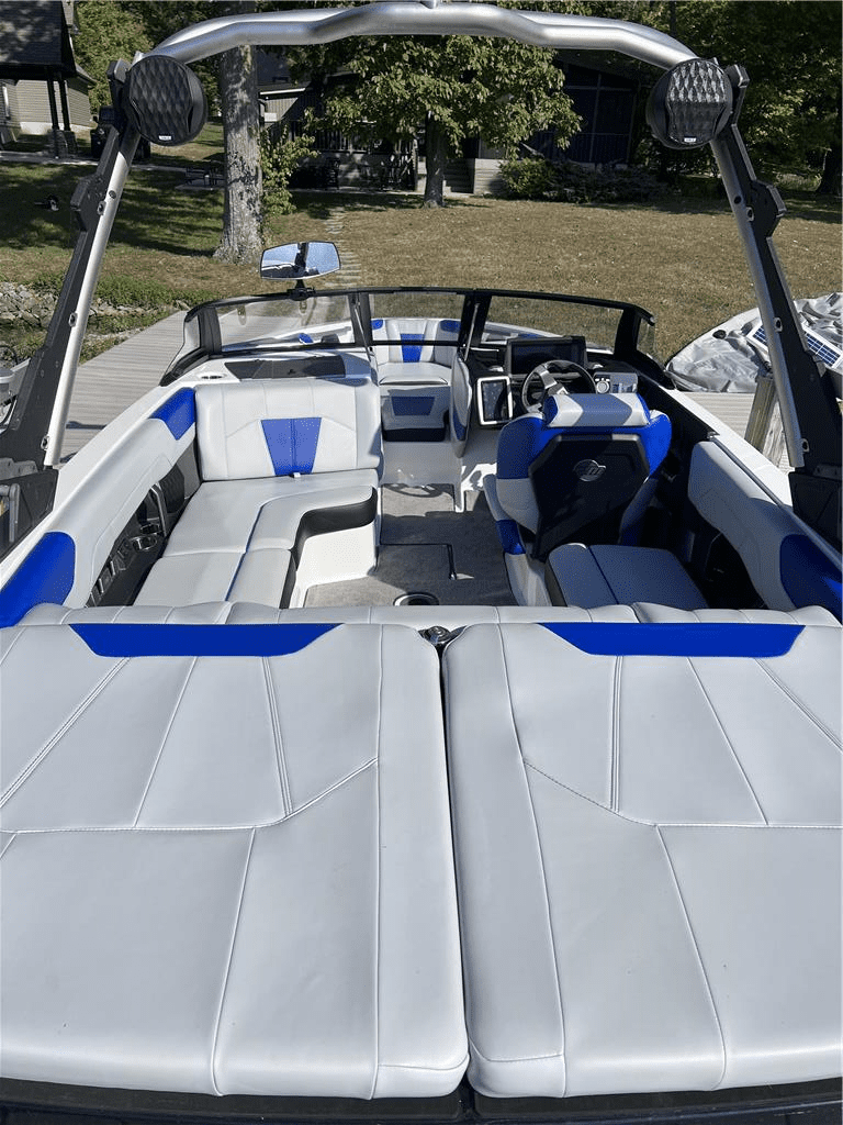 2023 Malibu Wakesetter VTX Icon