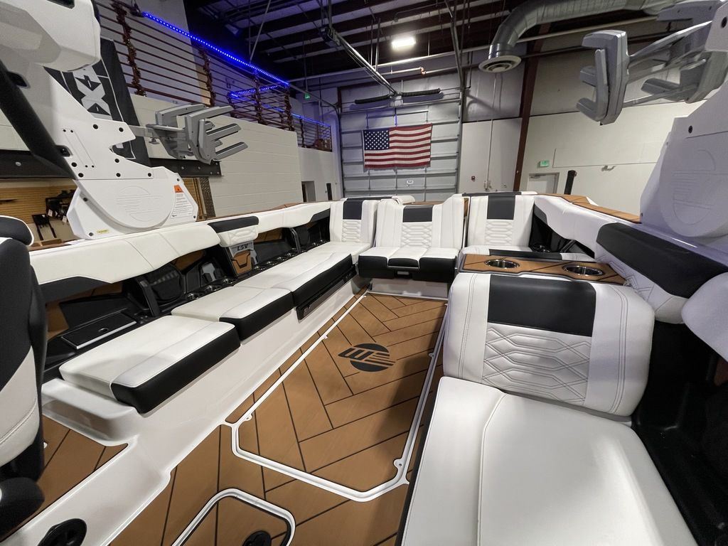 2025 Malibu Boats 26 LSV