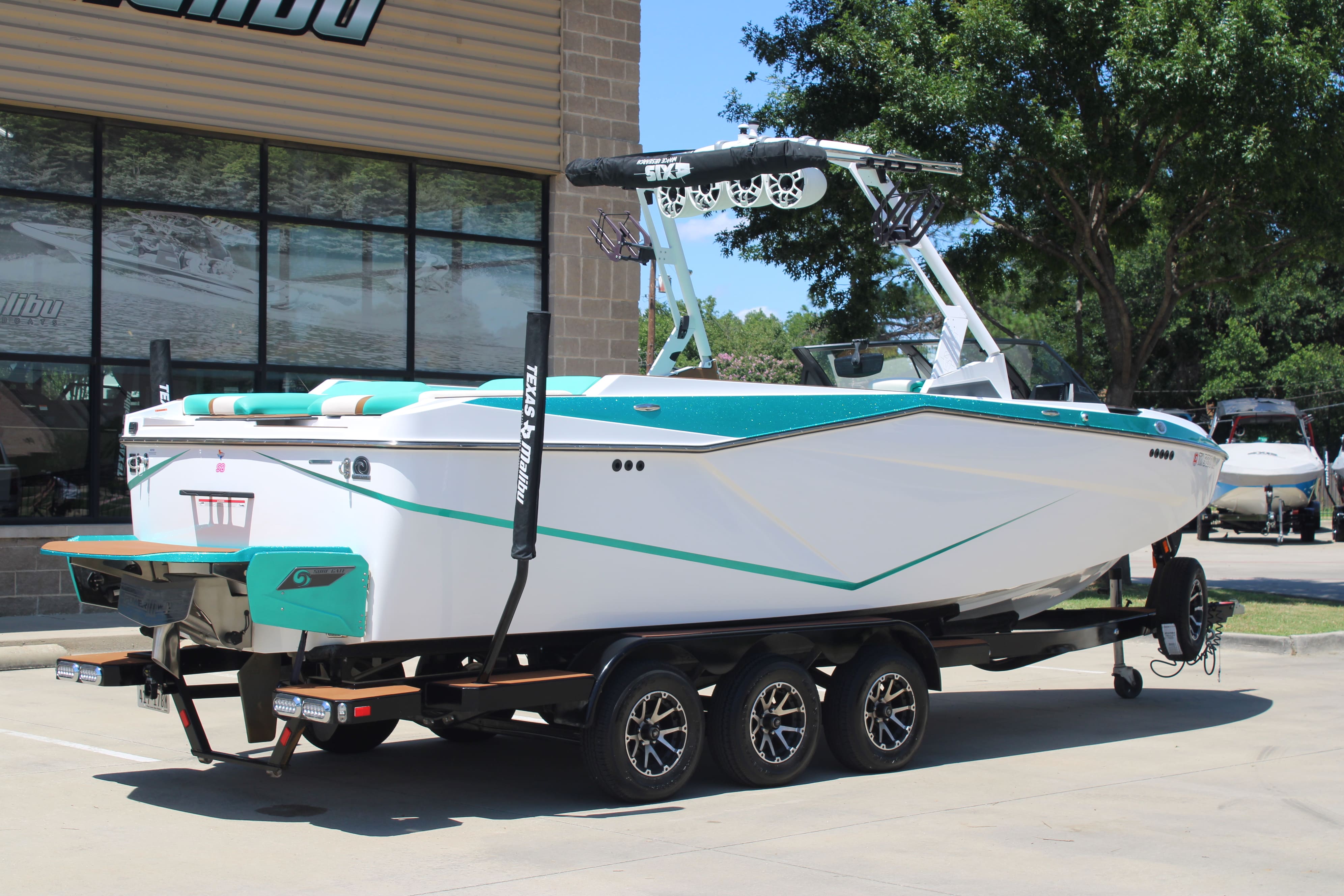 2023 Axis T250