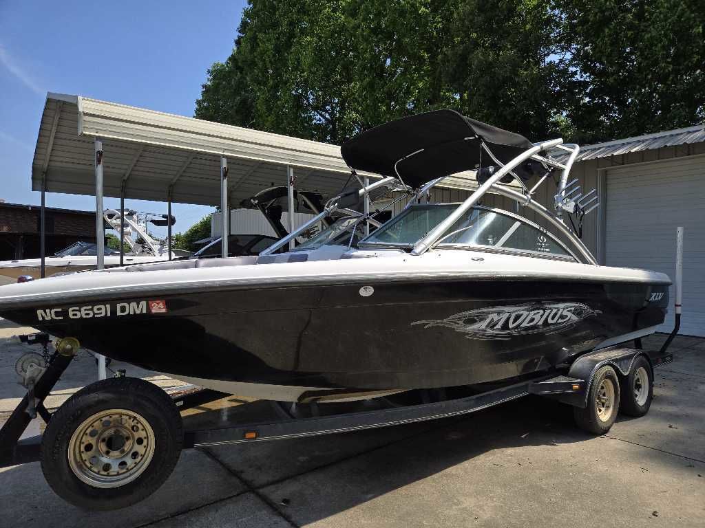2004 MOOMBA Mobius XLV