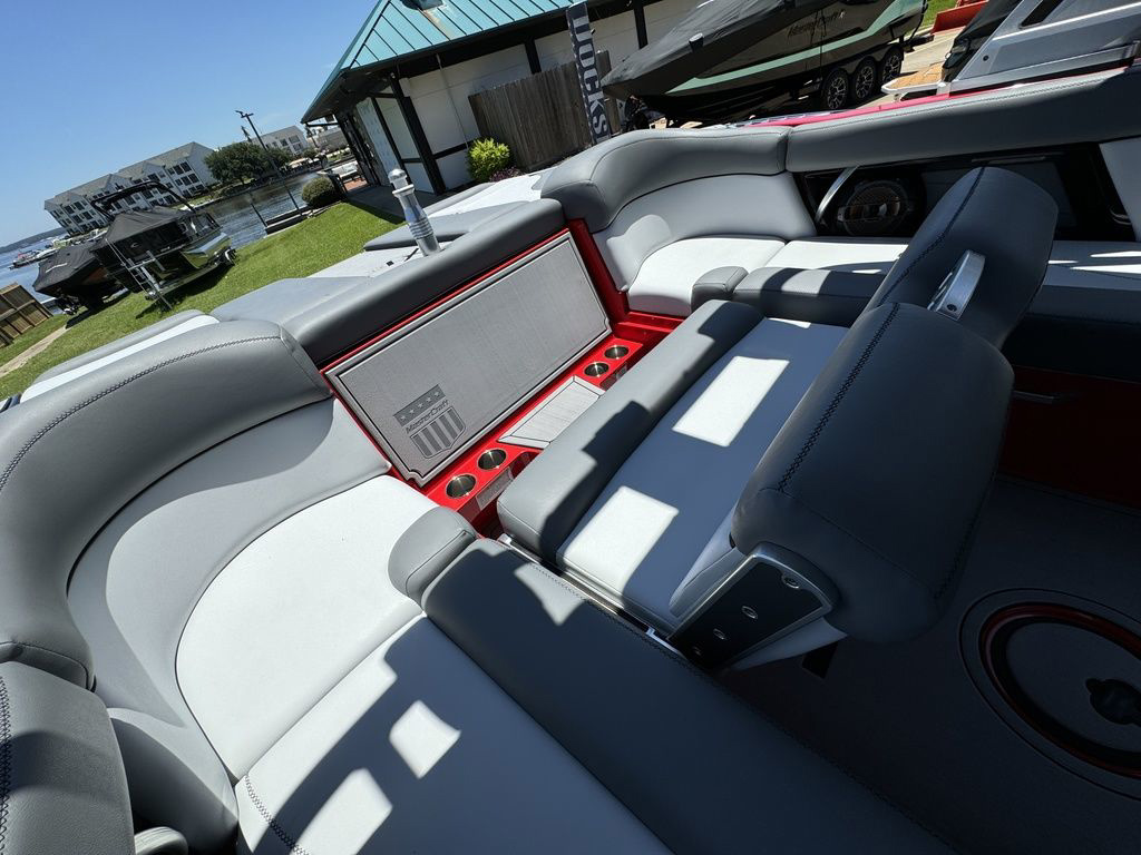 2019 MasterCraft XT22