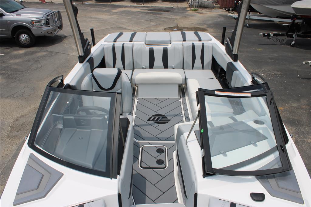 2023 Malibu 22 LSV