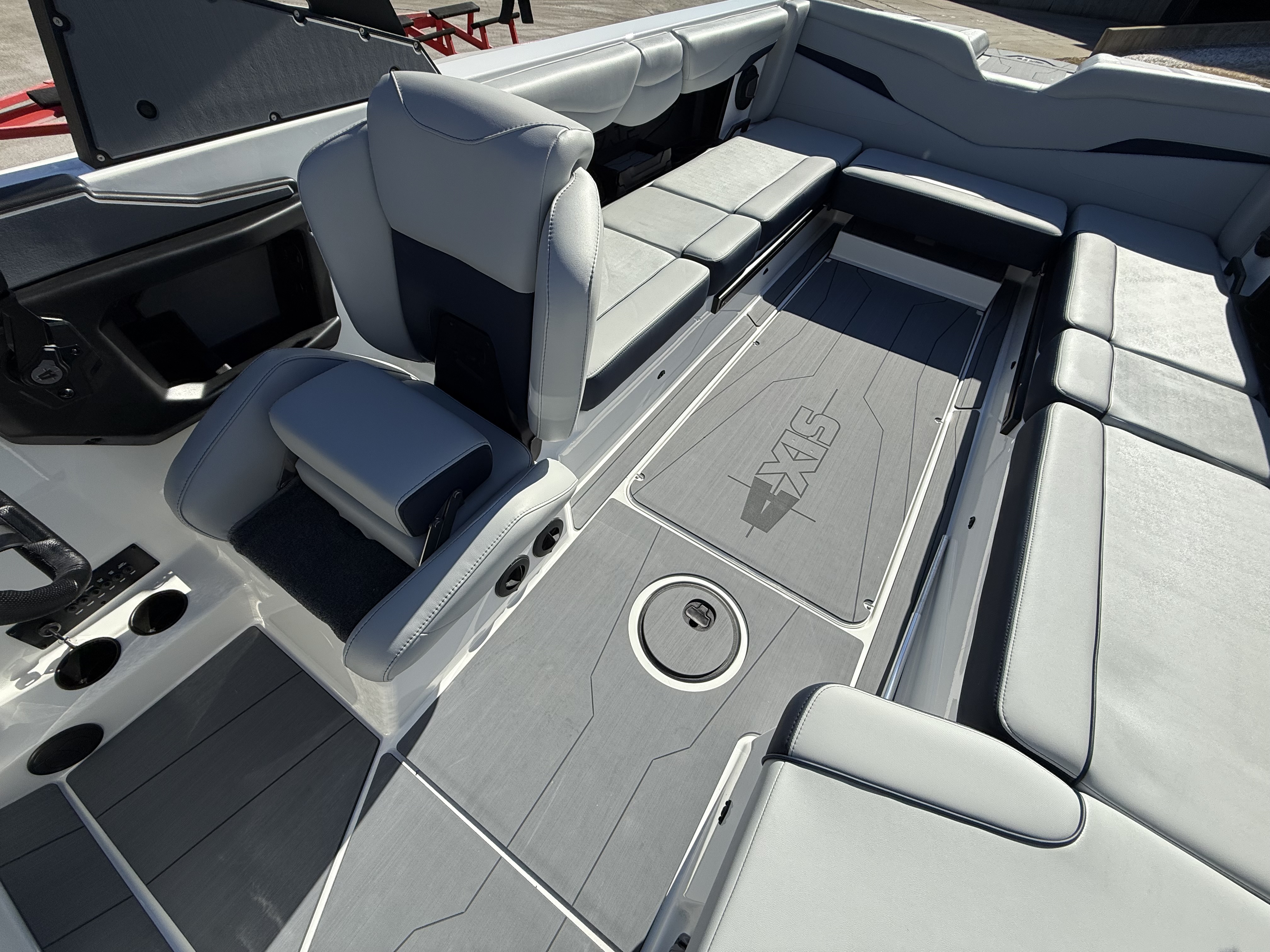 2025 Axis T250