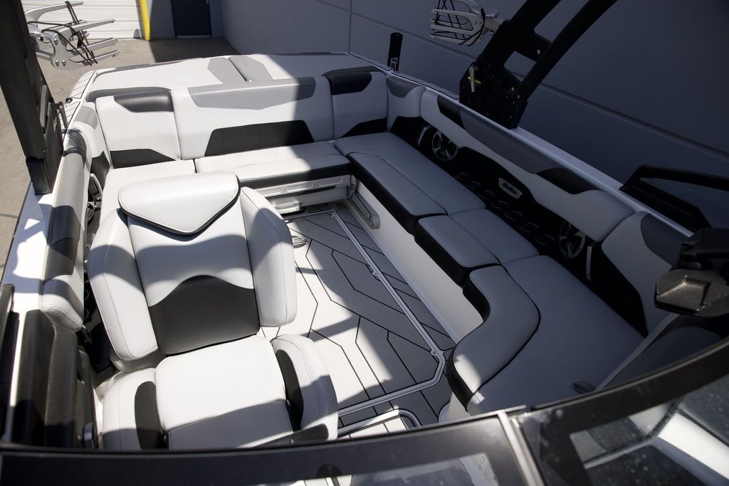 2020 Malibu Boats 23 LSV