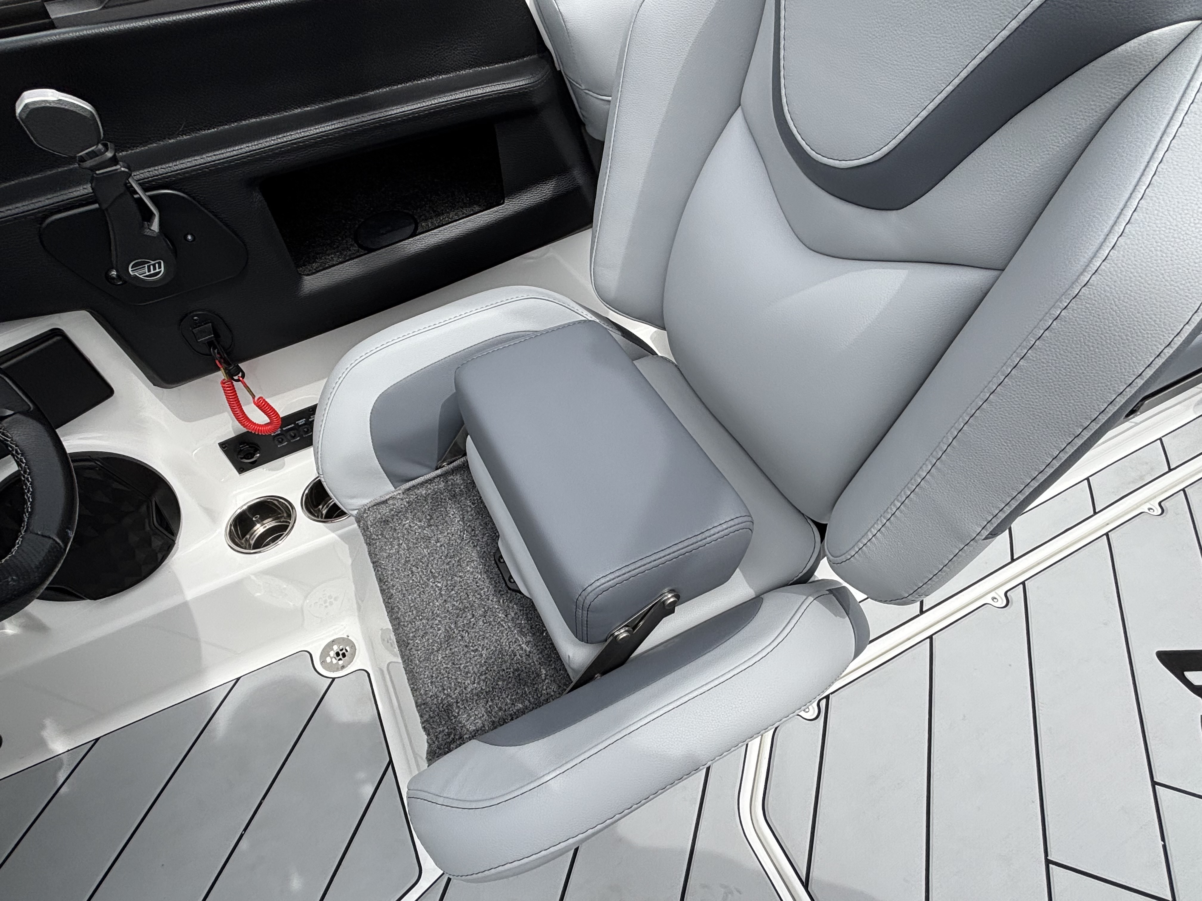 2024 Malibu 23 LSV