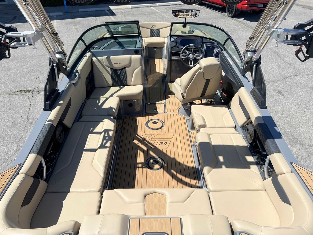 2023 MasterCraft XT24
