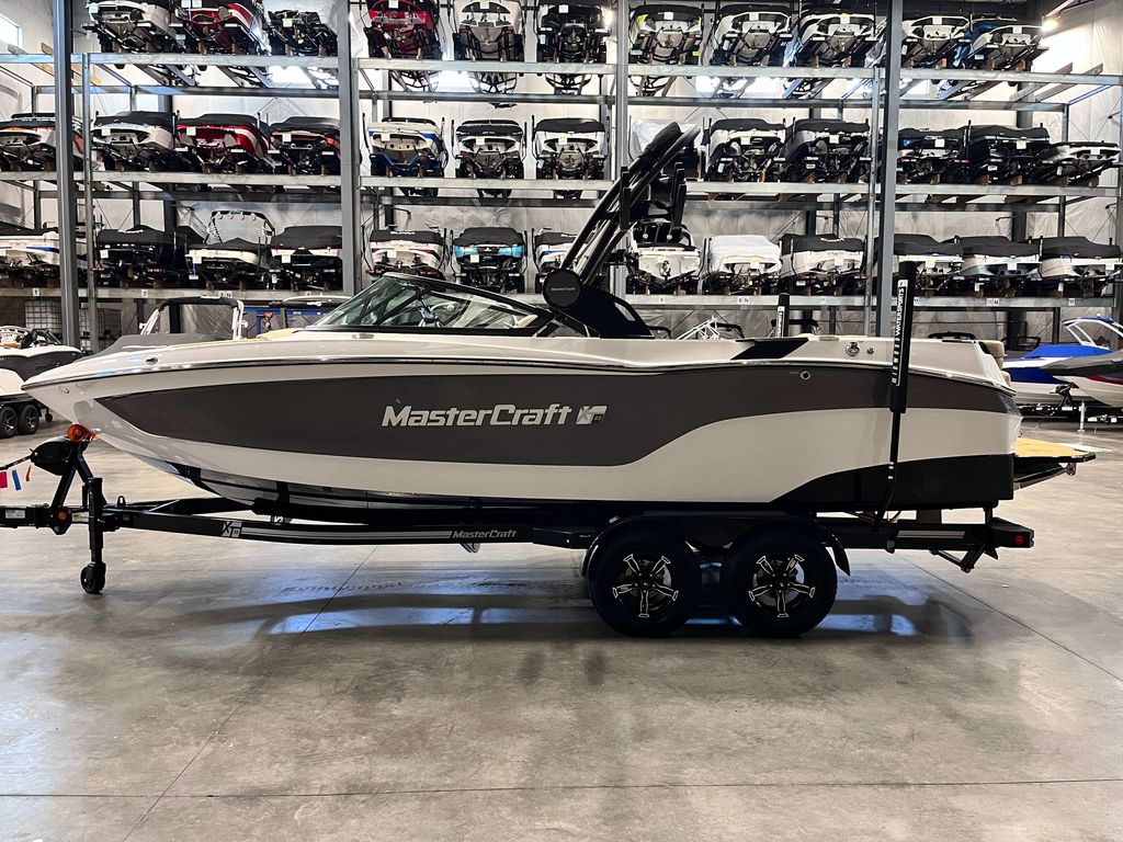 2025 MasterCraft XT23