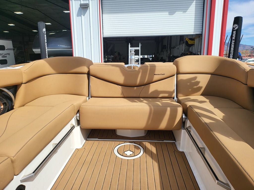 2019 MasterCraft XT23
