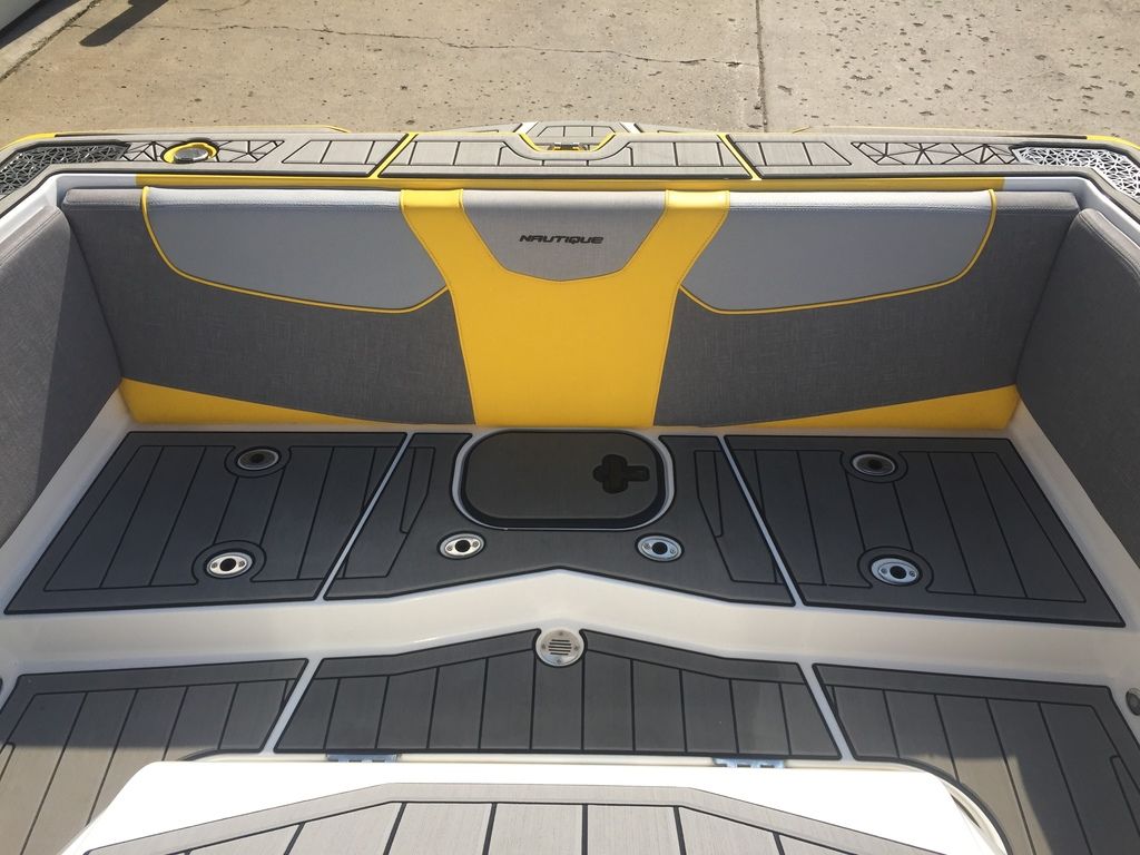 2022 Nautique 200