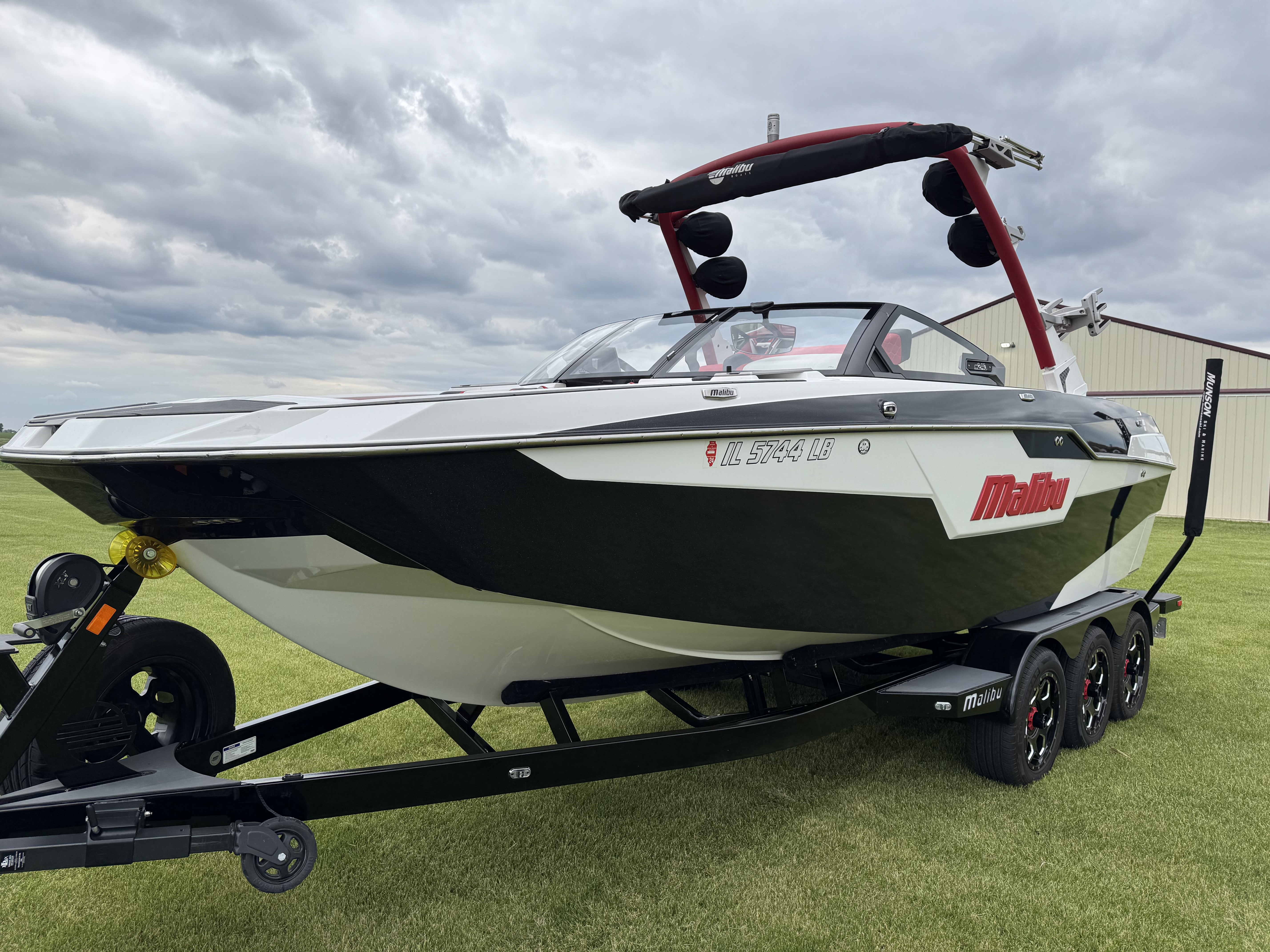 Like new Malibu M240