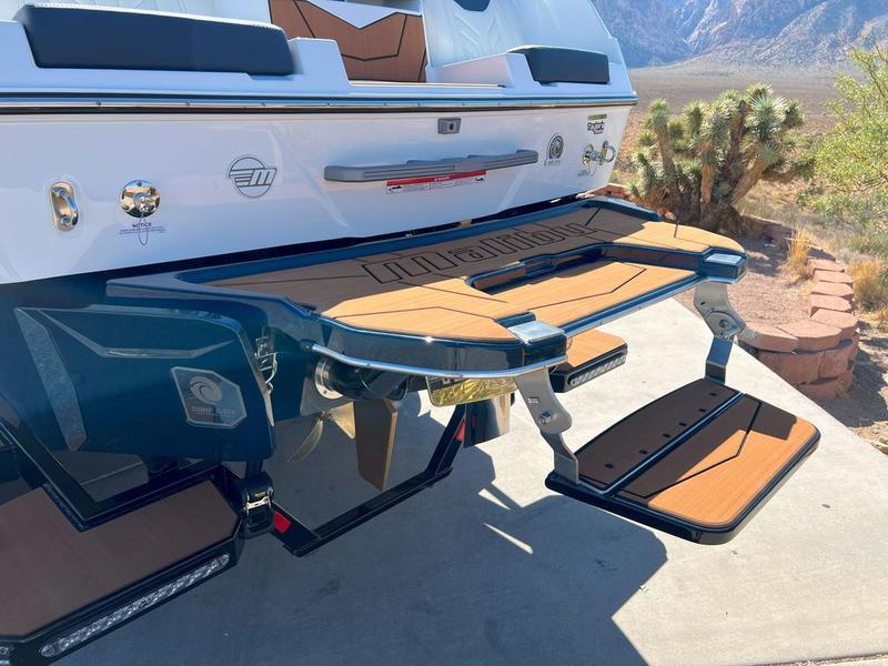 2025 Malibu 25 LSV