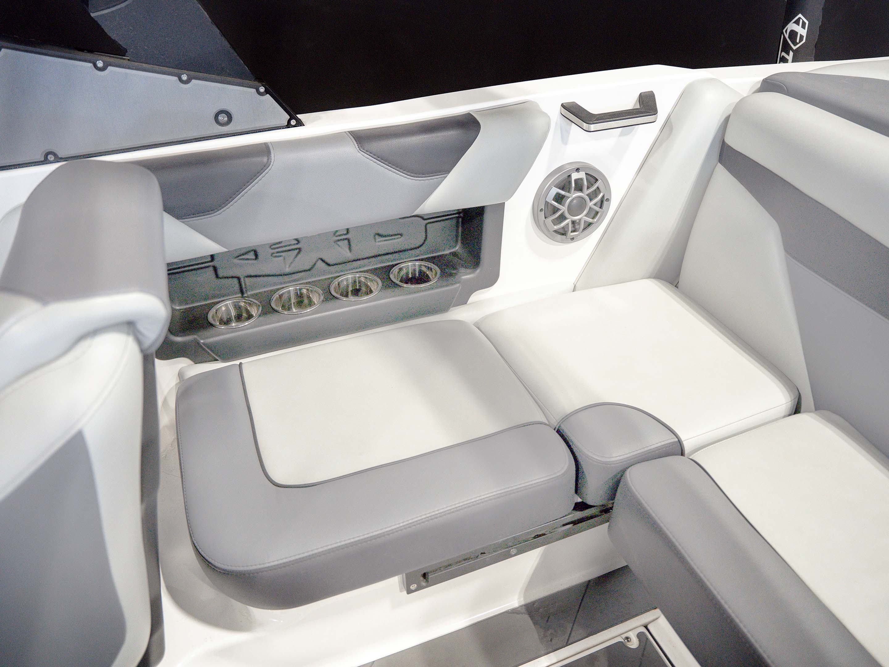 2023 Axis A20 White / Black