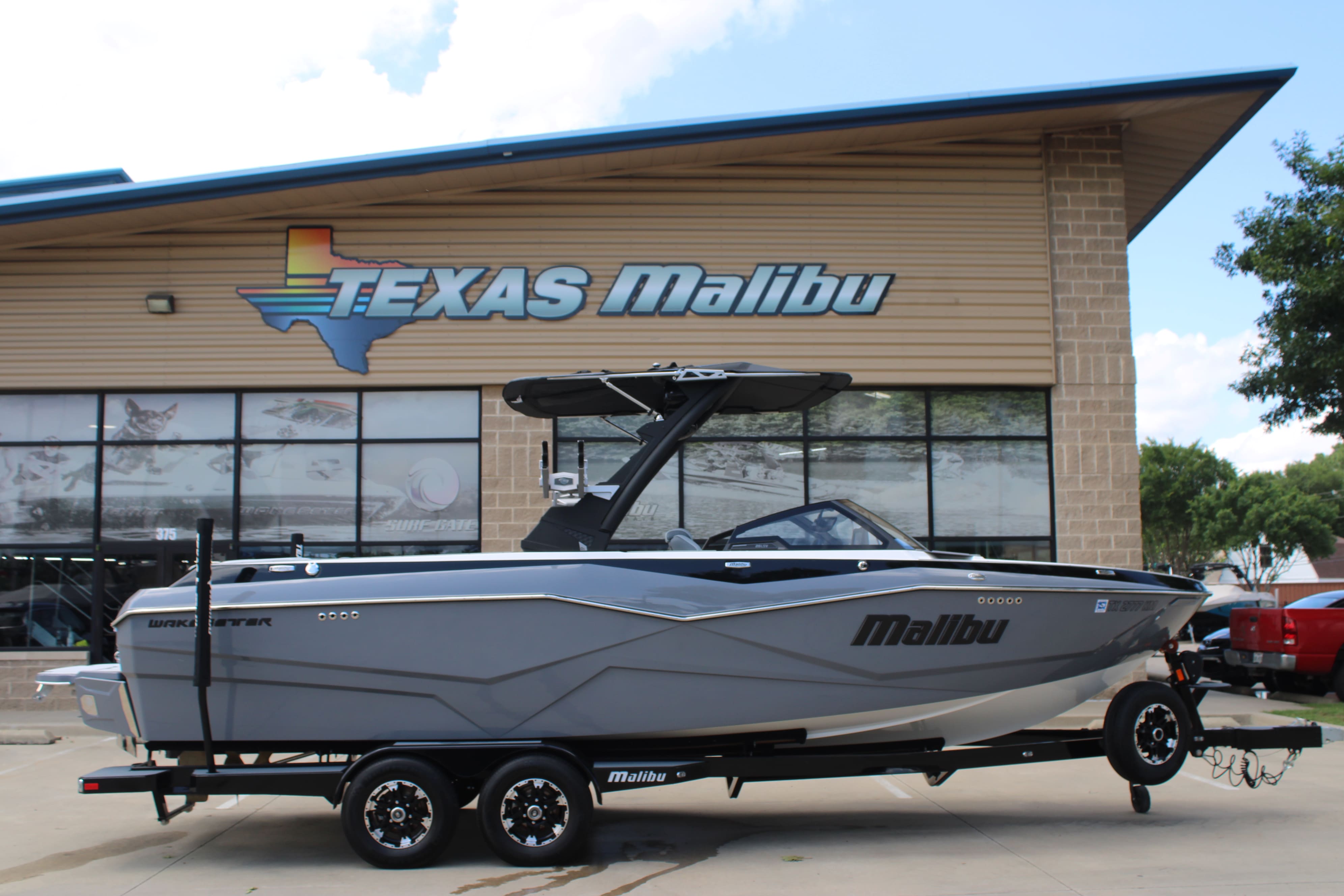 2022 Malibu 25 LSV