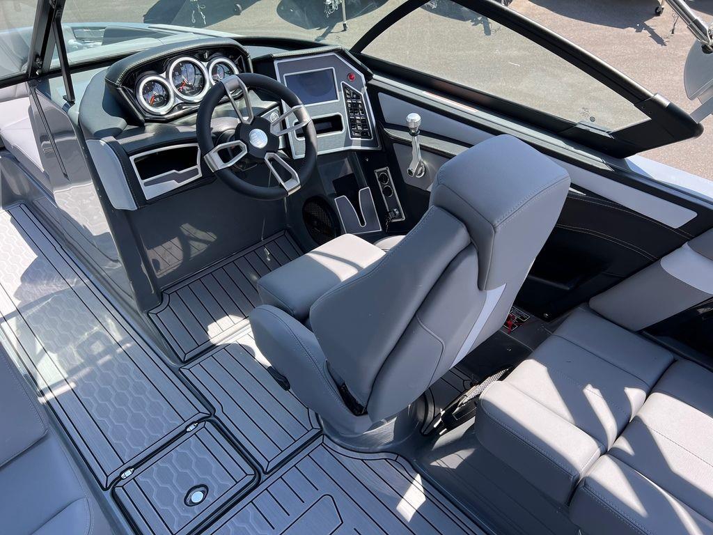 2023 MasterCraft XT22