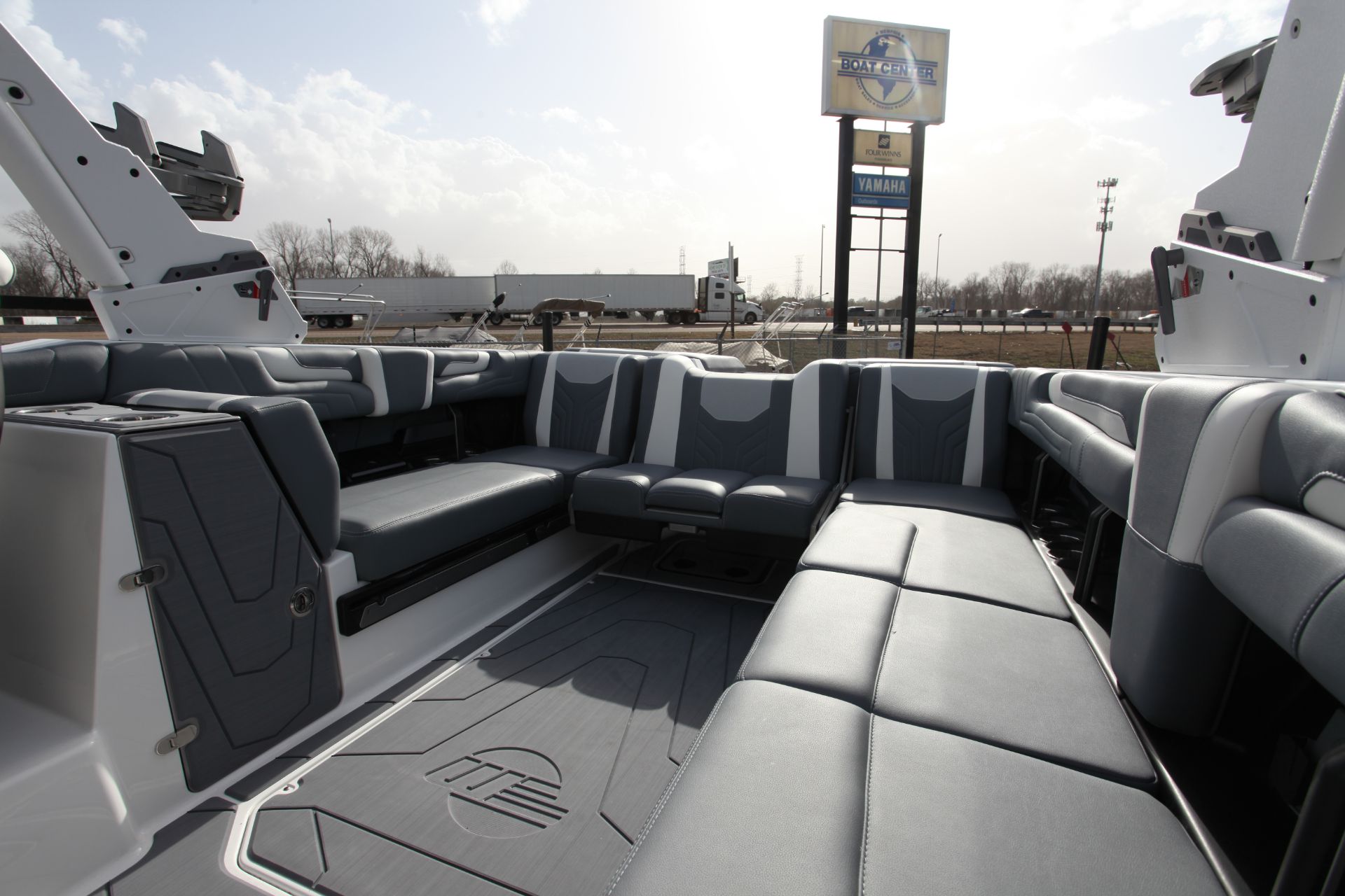  Malibu 25 LSV