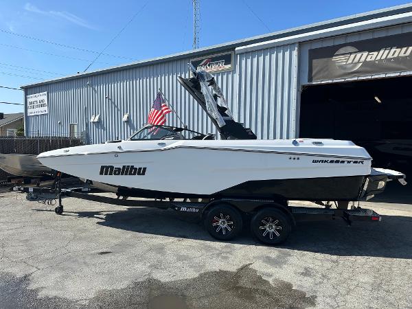 2025 Malibu 23 MXZ