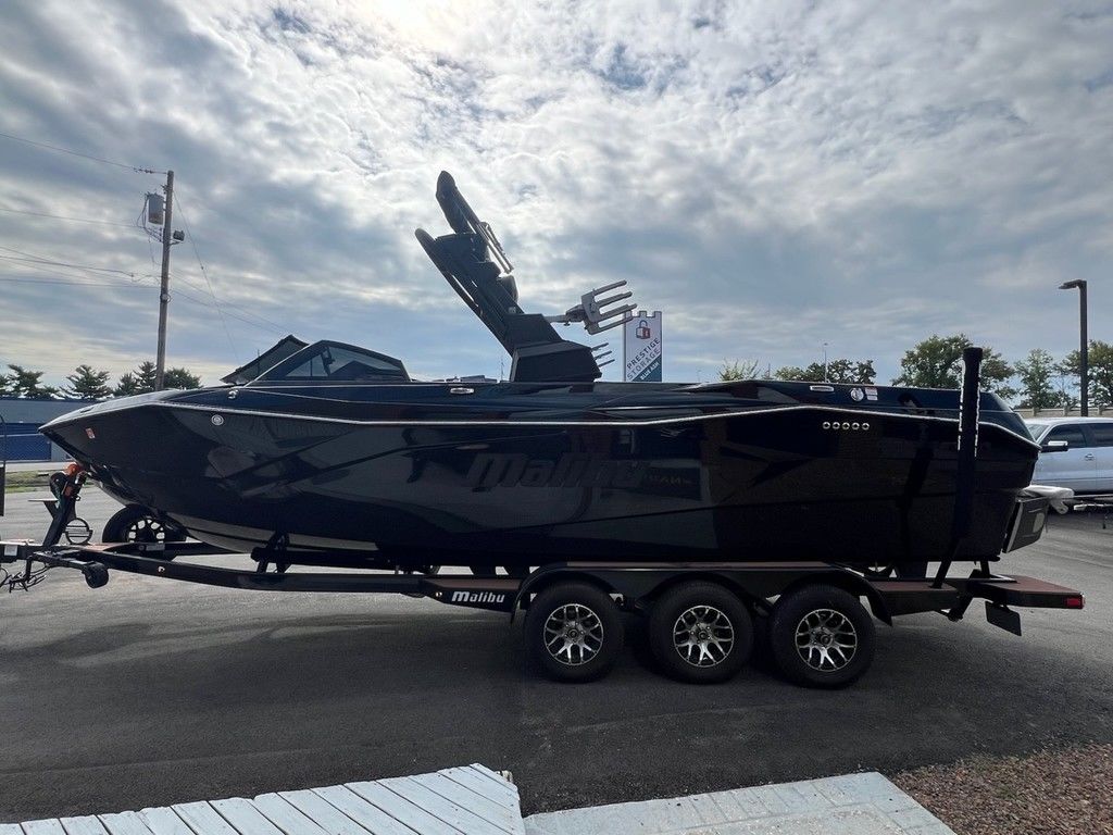 2023 Malibu Boats 26 LSV