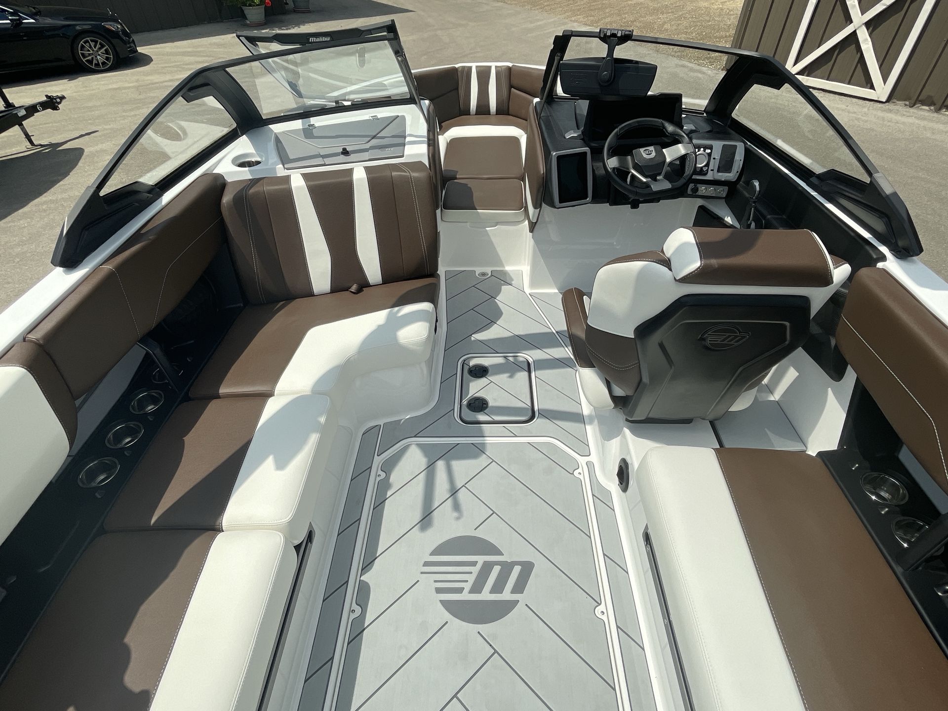 2024 Malibu 22 LSV