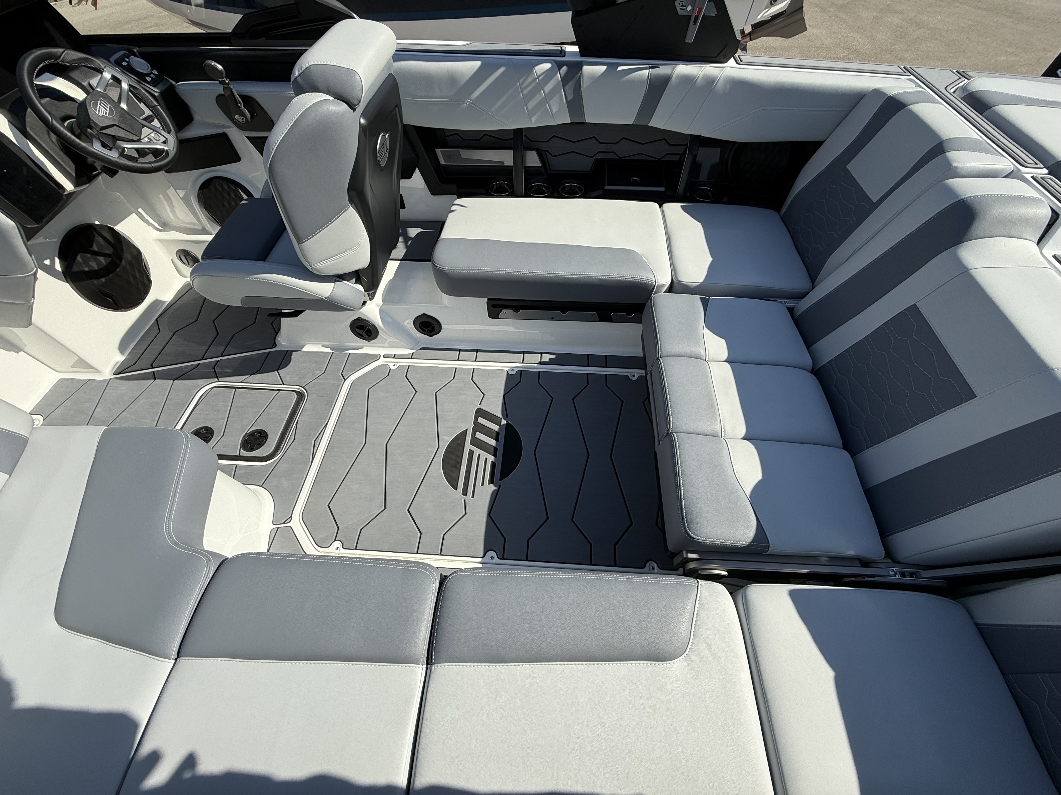 2025 Malibu 22 MXZ