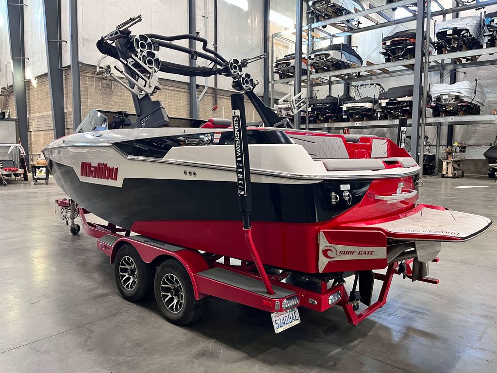 2021 Malibu Boats M220
