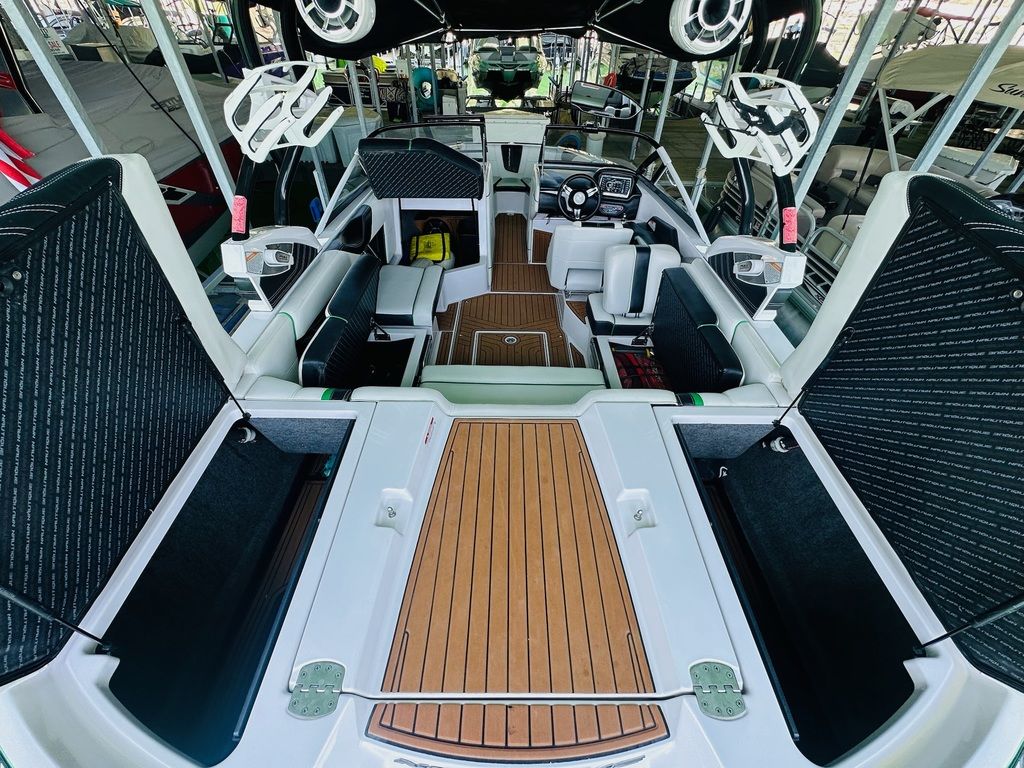 2014 Nautique G21