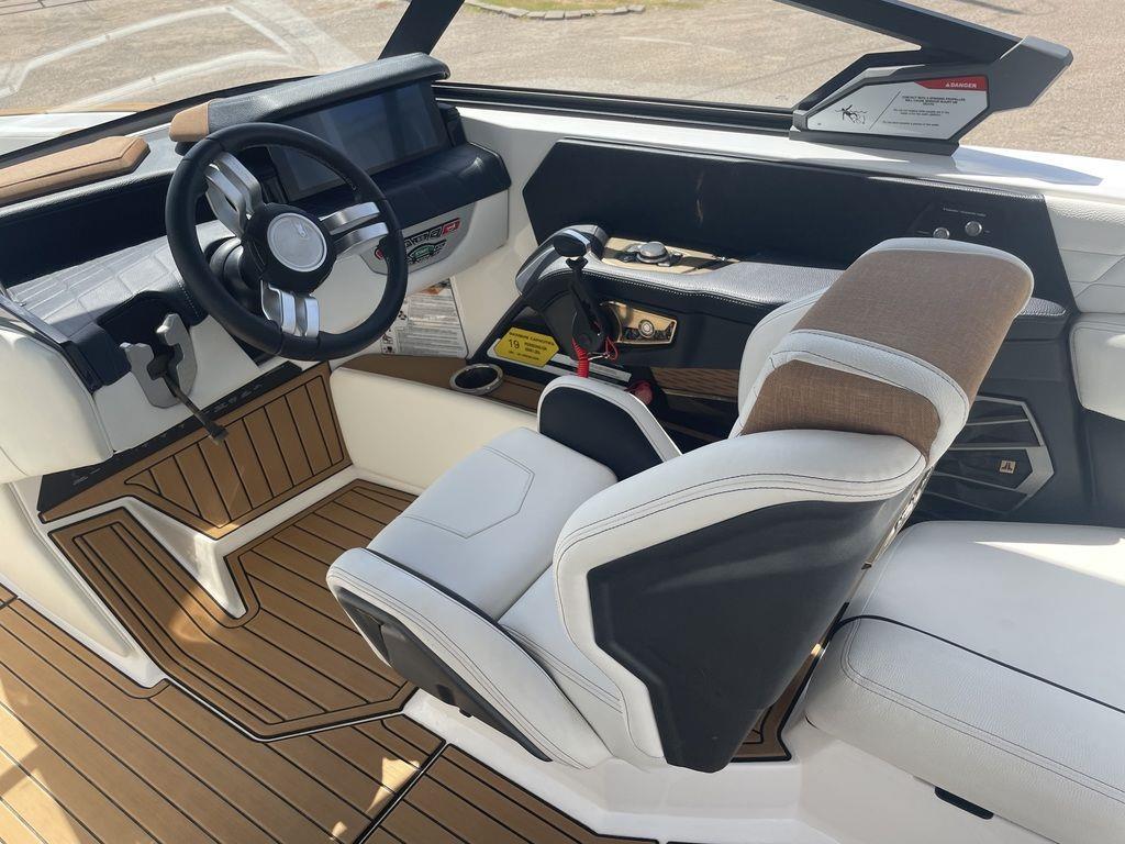 boat.Title
