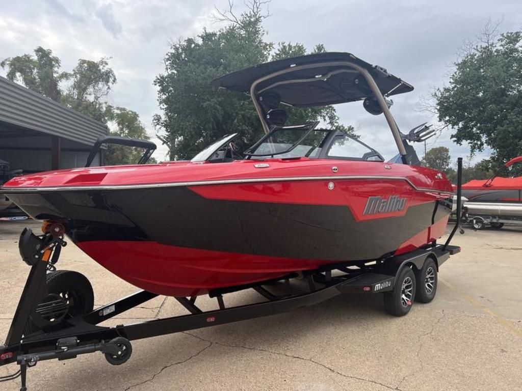 2024 Malibu Boats M220