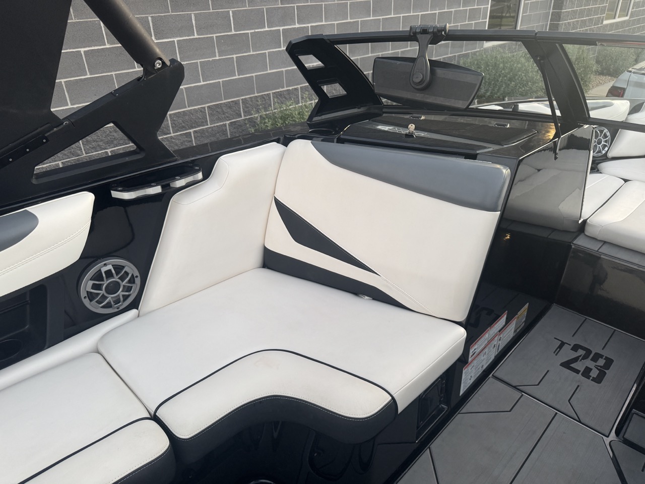 2019 Axis T23 Low Hours comes with all Gear