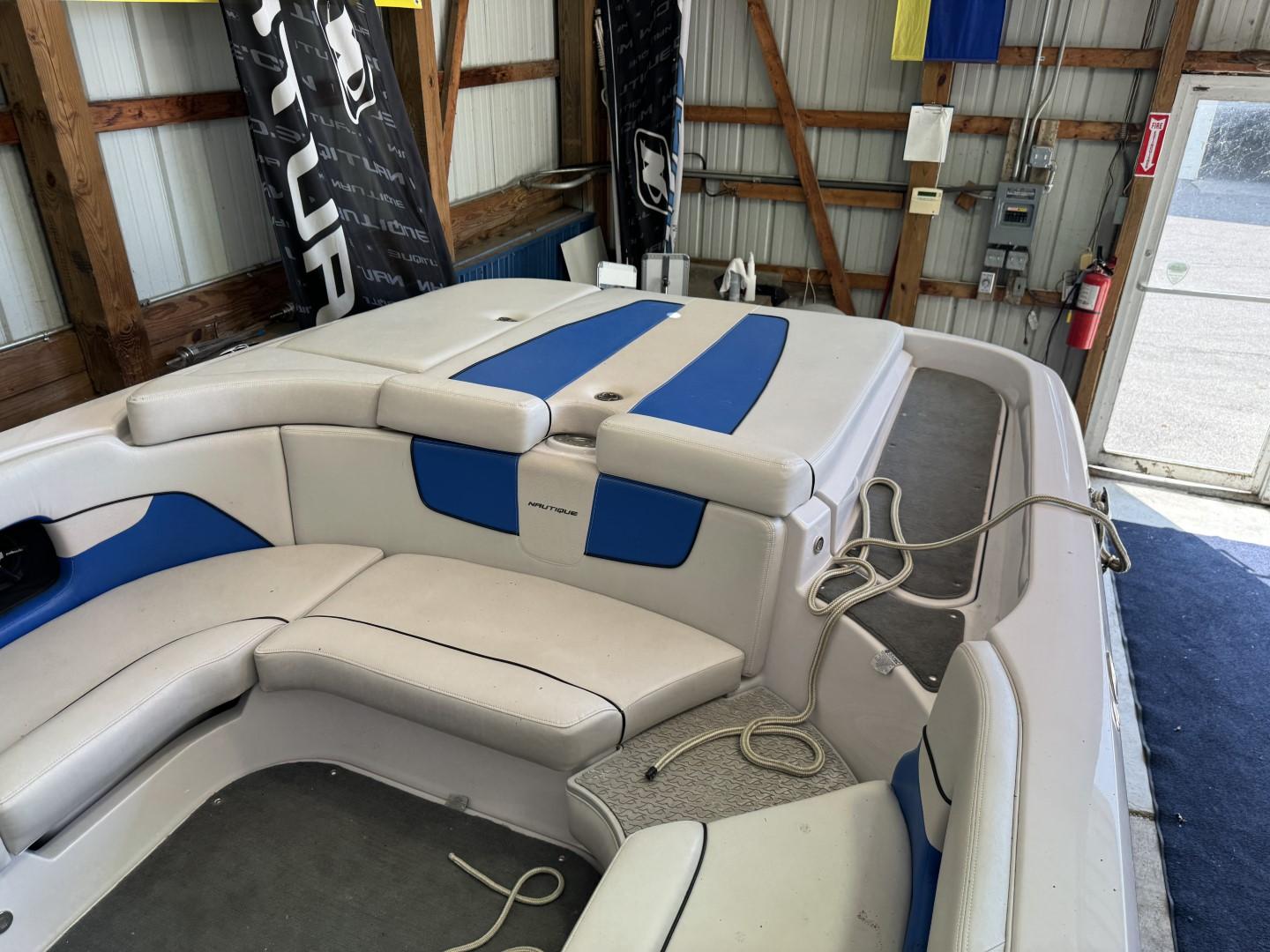 Nautique Boats Air Nautique 226 V-Drive 22 2010