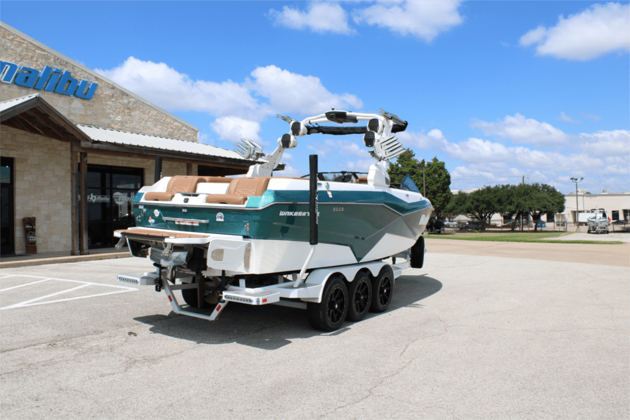 2024 Malibu 25 LSV