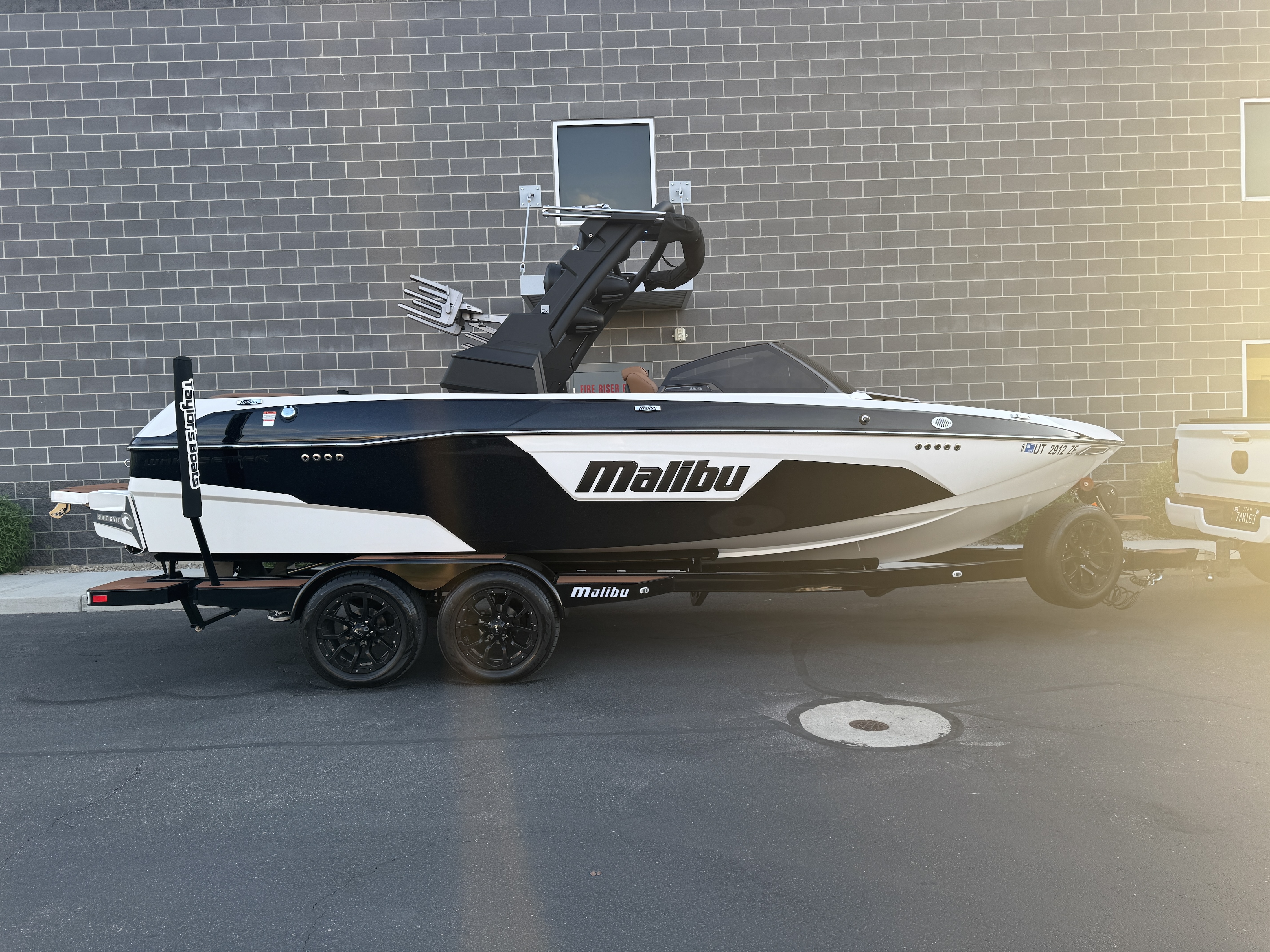 2023 Malibu 23 LSV Low Hours-fully Loaded Lt4