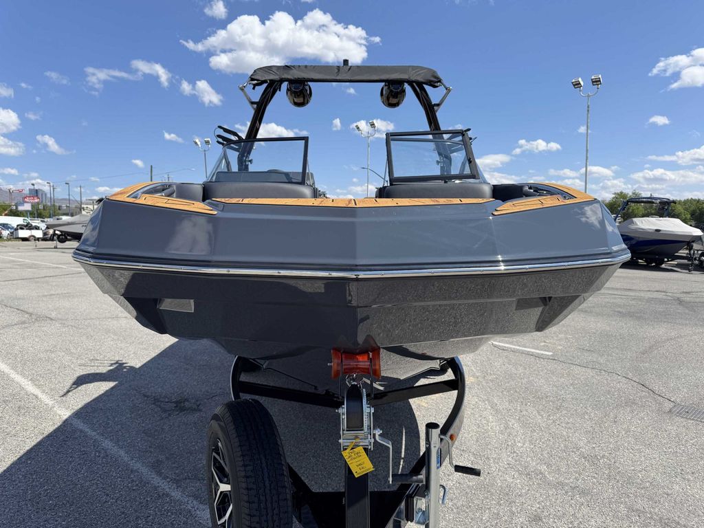 2025 MOOMBA Max