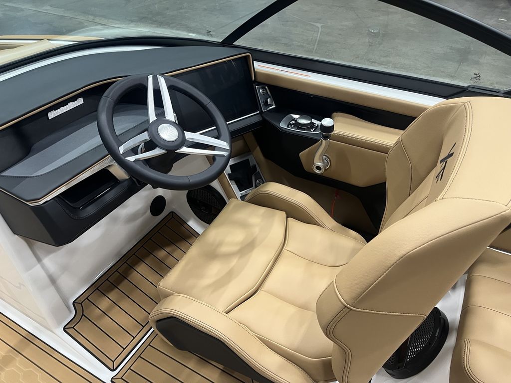 2025 MasterCraft XT22