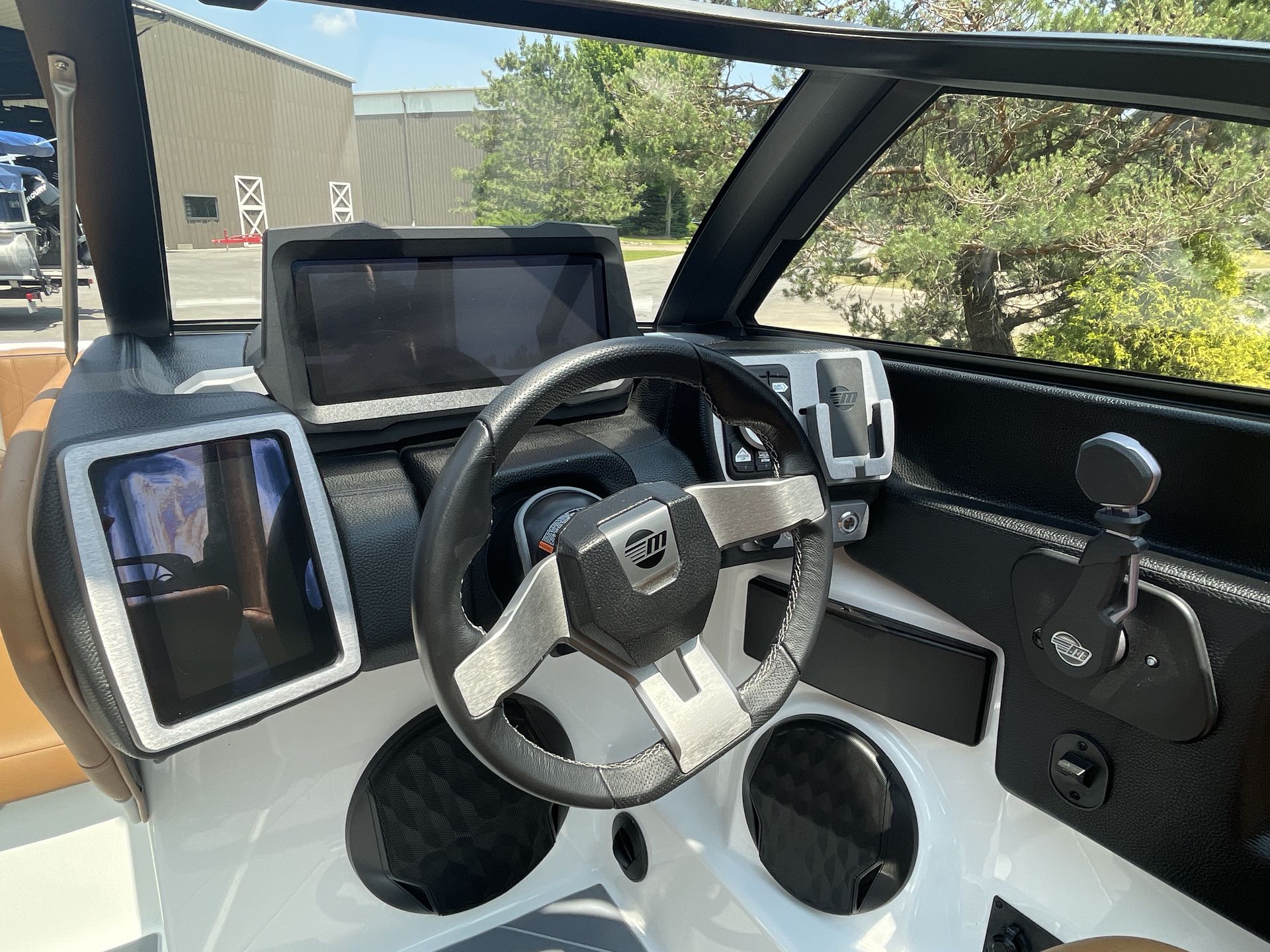 2023 Malibu 22 LSV