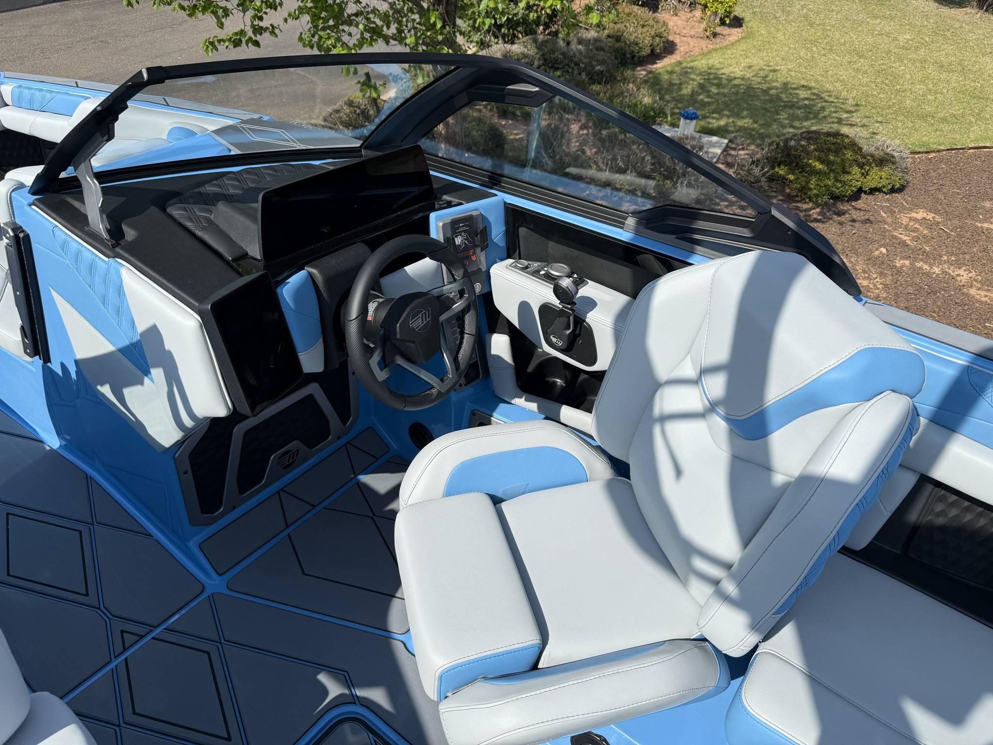 2025 Malibu M230