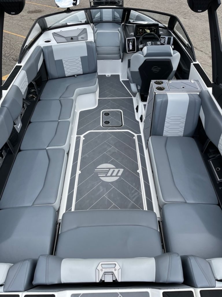 2023 Malibu Boats 25 LSV