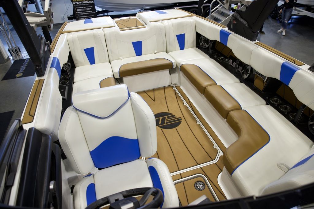 2021 Malibu Boats 23 LSV