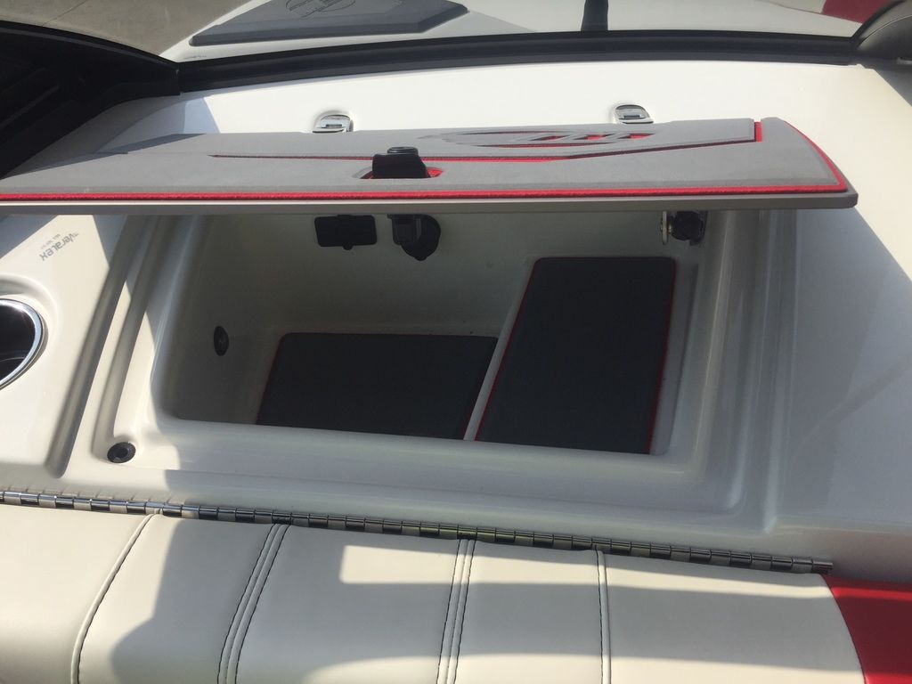 2022 Malibu Boats 21 LX Icon