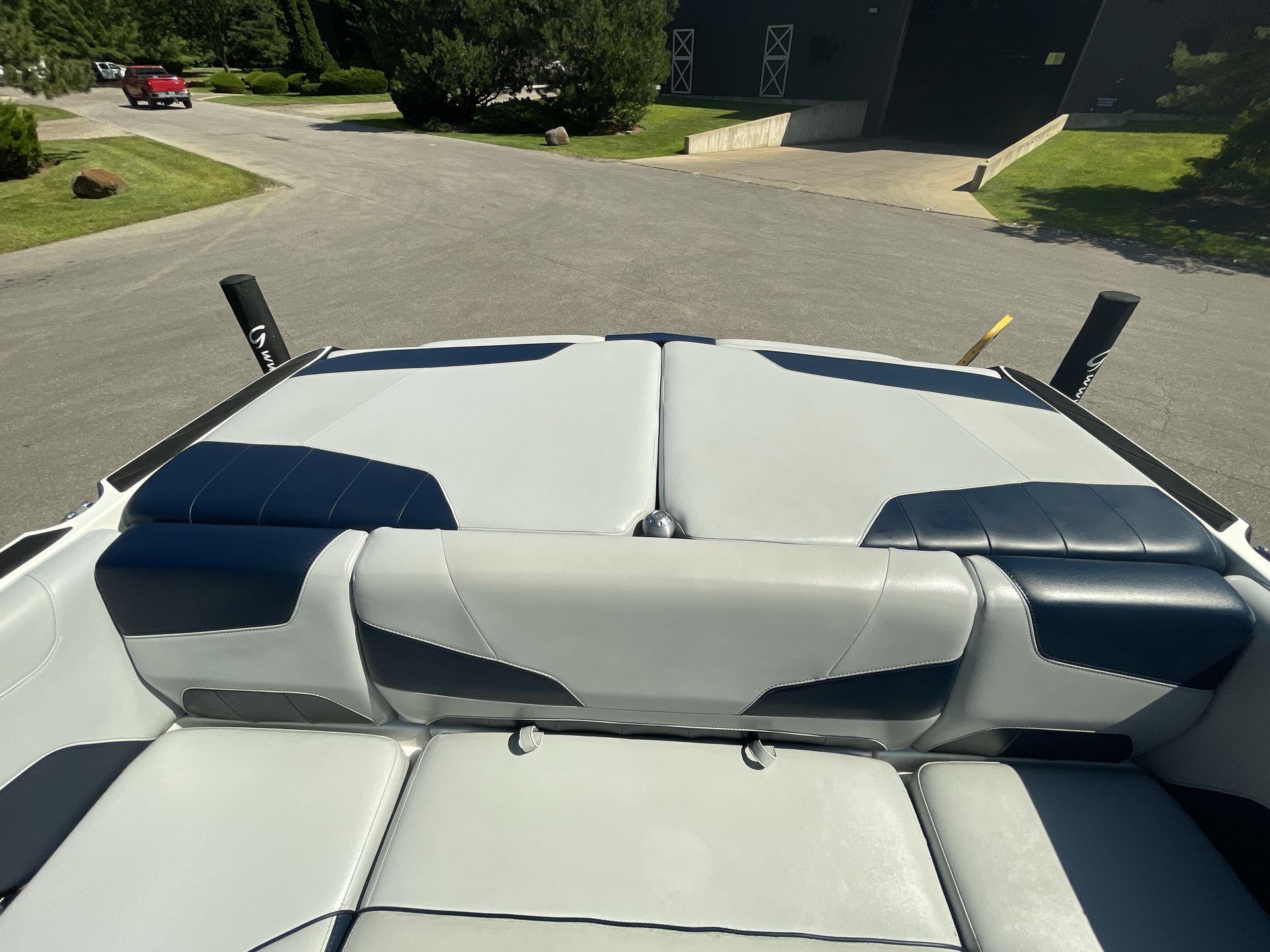 2021 Malibu 22 LSV