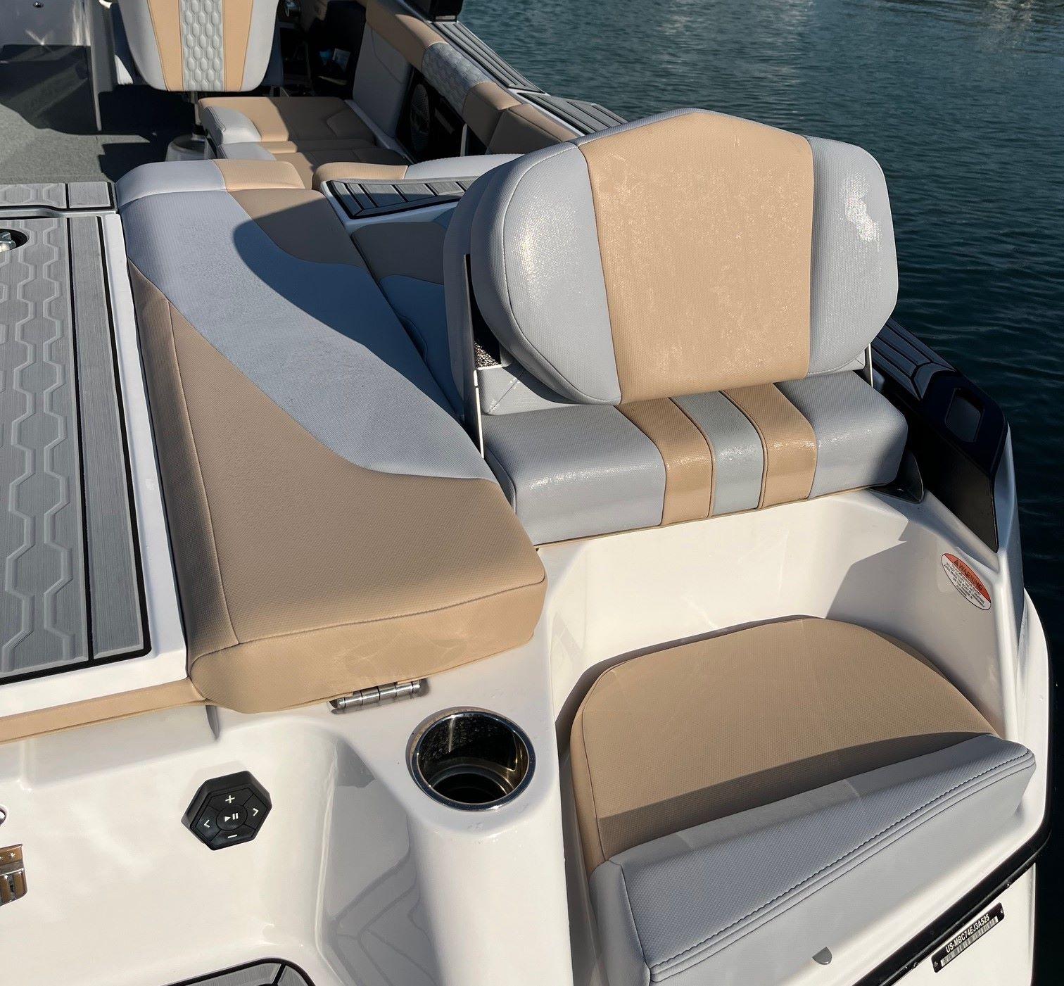 boat.Title