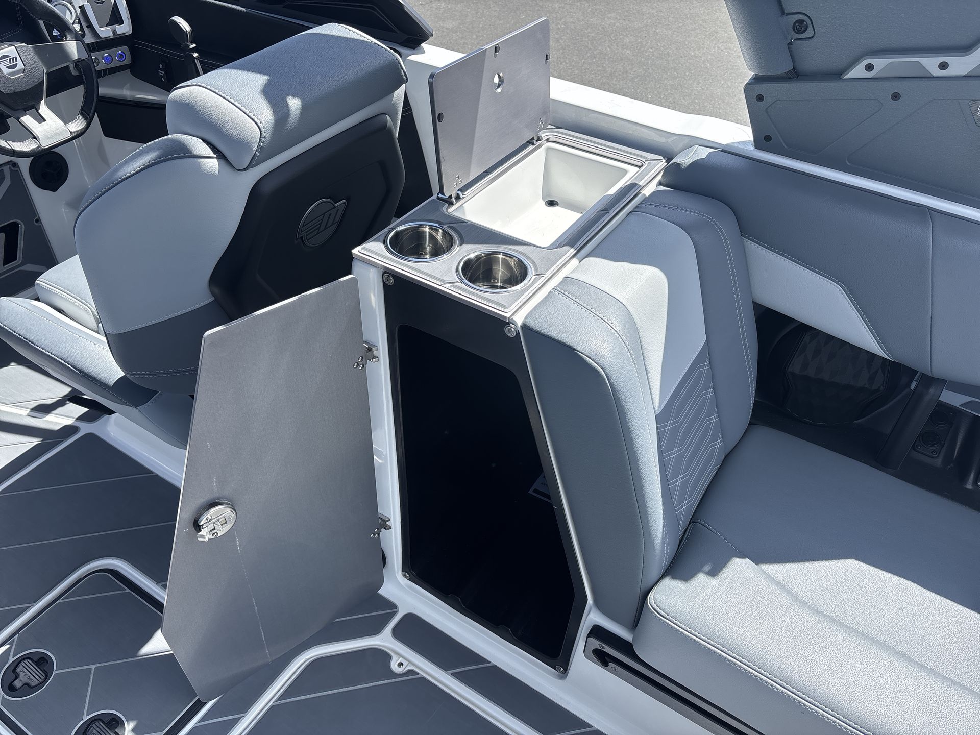 2024 Malibu 25 LSV