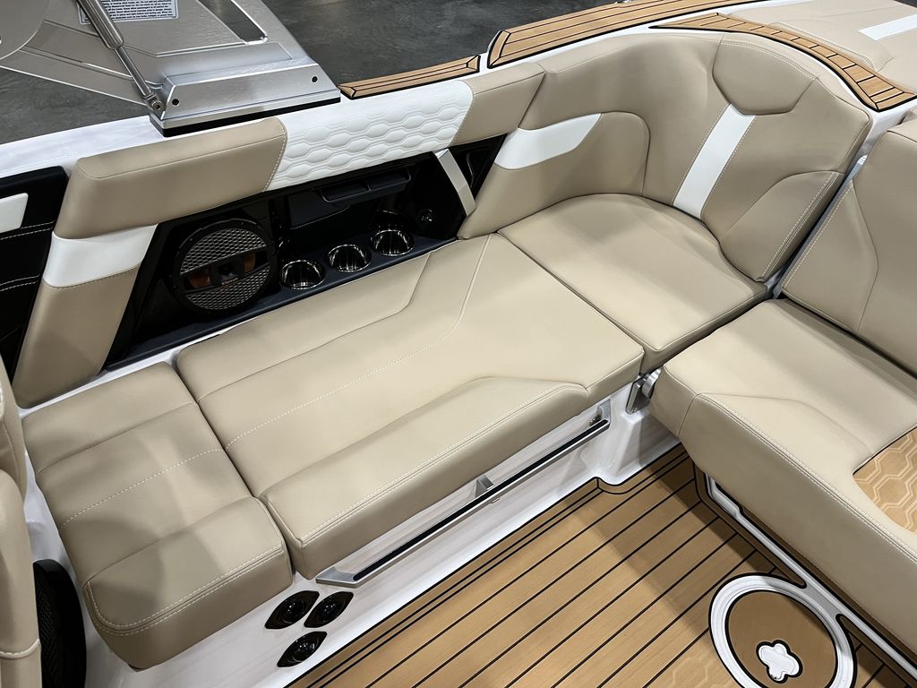 2024 MasterCraft XT22