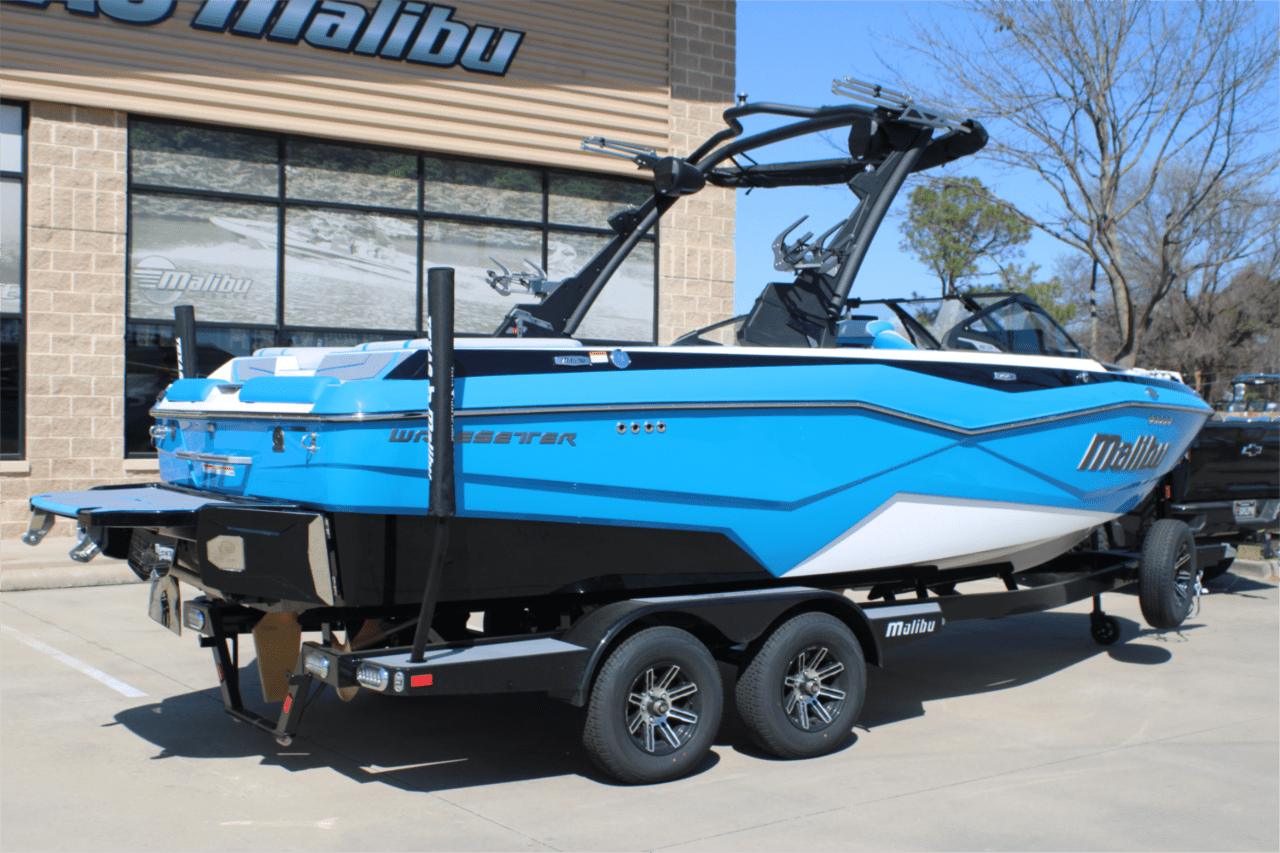 2025 Malibu 22 LSV