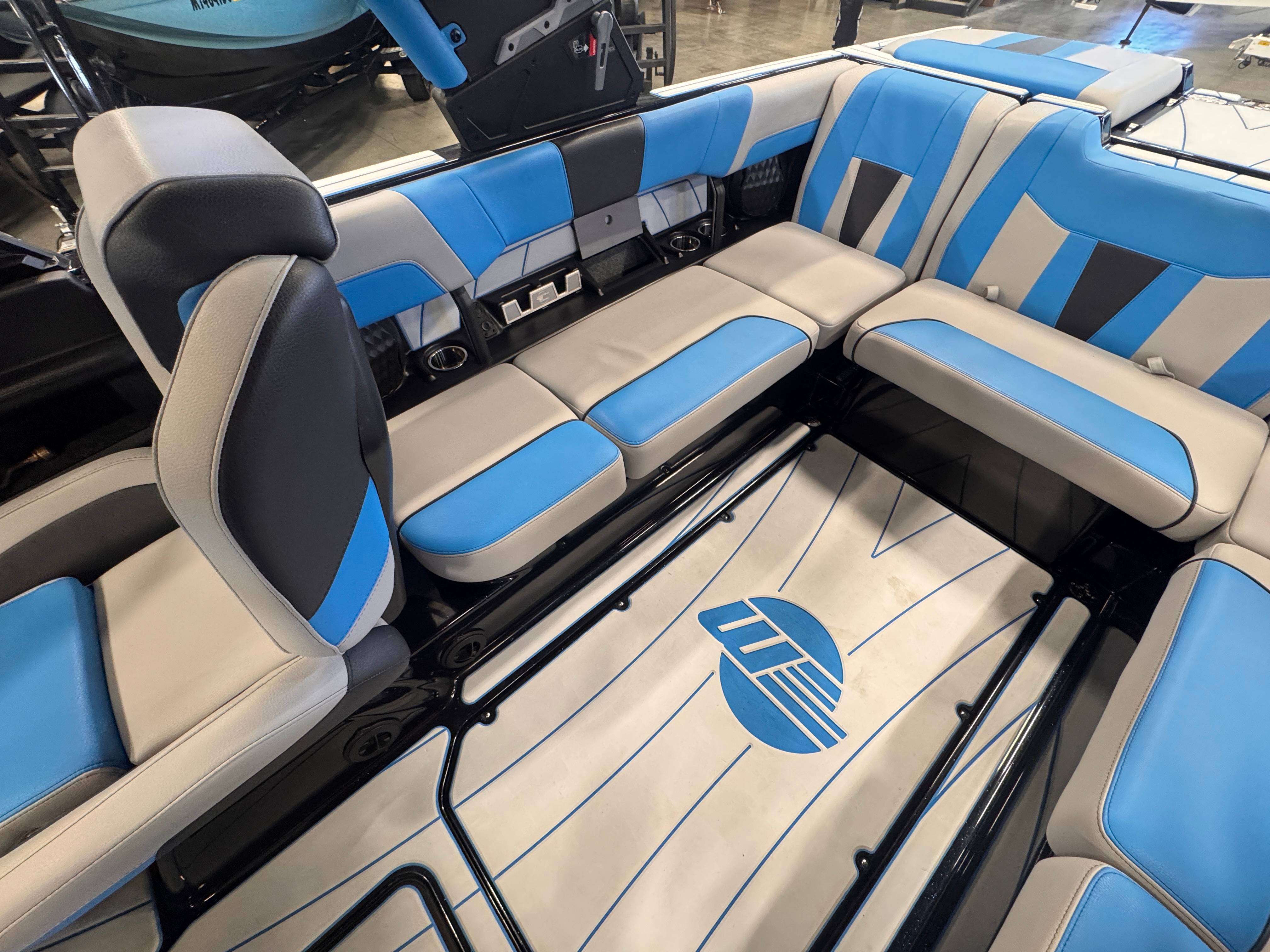 2022 Malibu 23 LSV