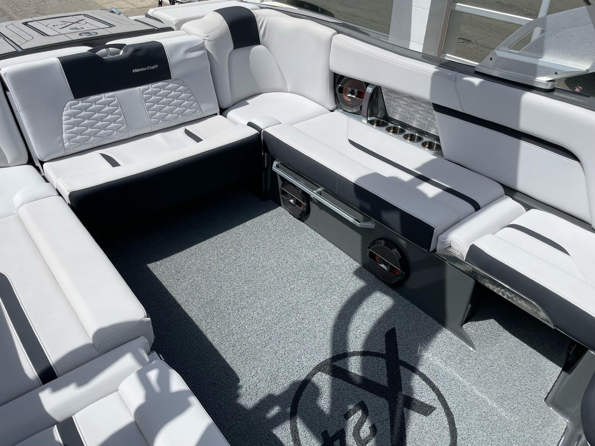 2021 MasterCraft X24
