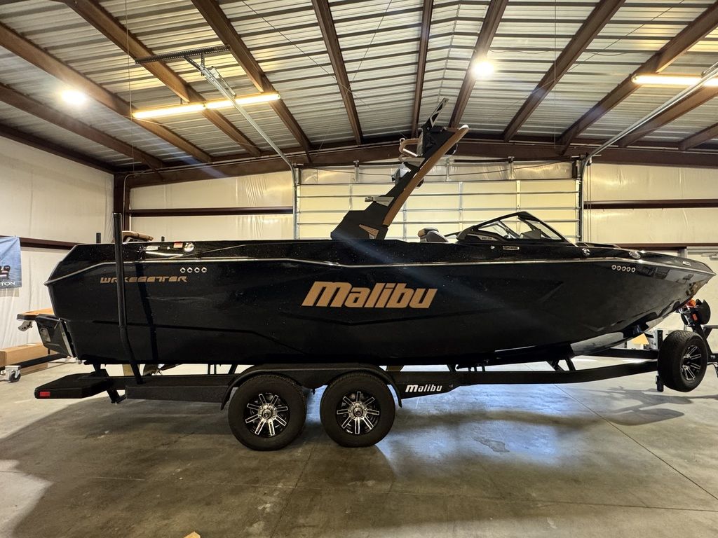 2025 Malibu Boats 25 LSV