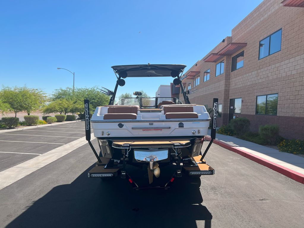 2025 Malibu Boats 23 LSV