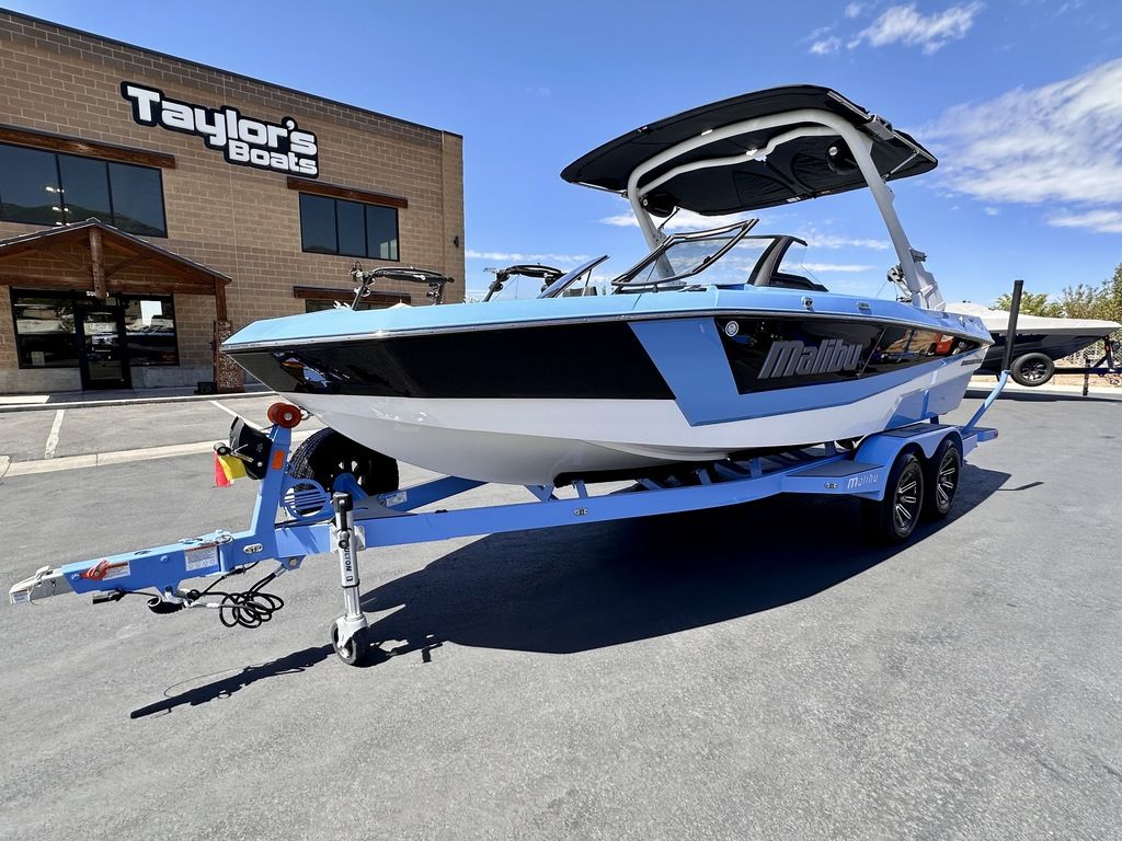 2024 Malibu Boats 21 LX