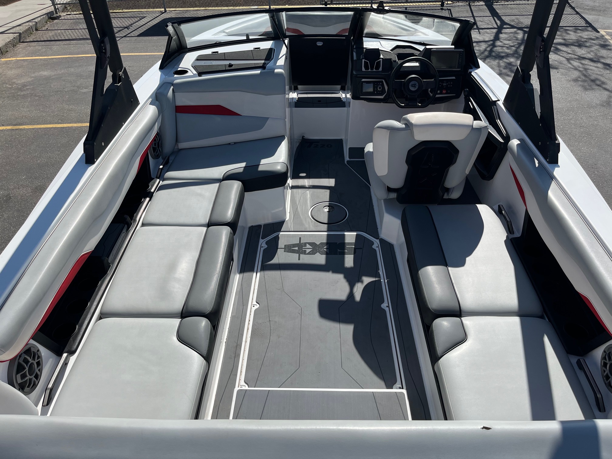 2022 Axis T220