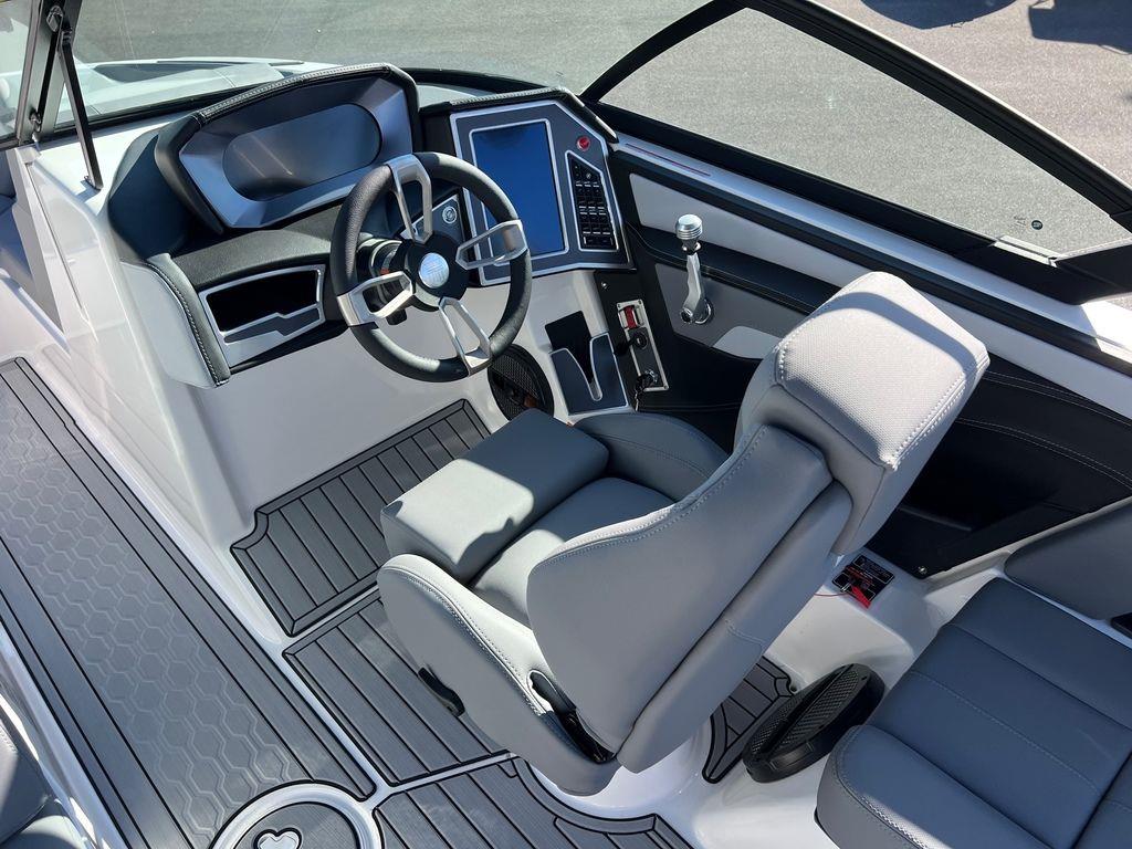2024 MasterCraft XT22 T